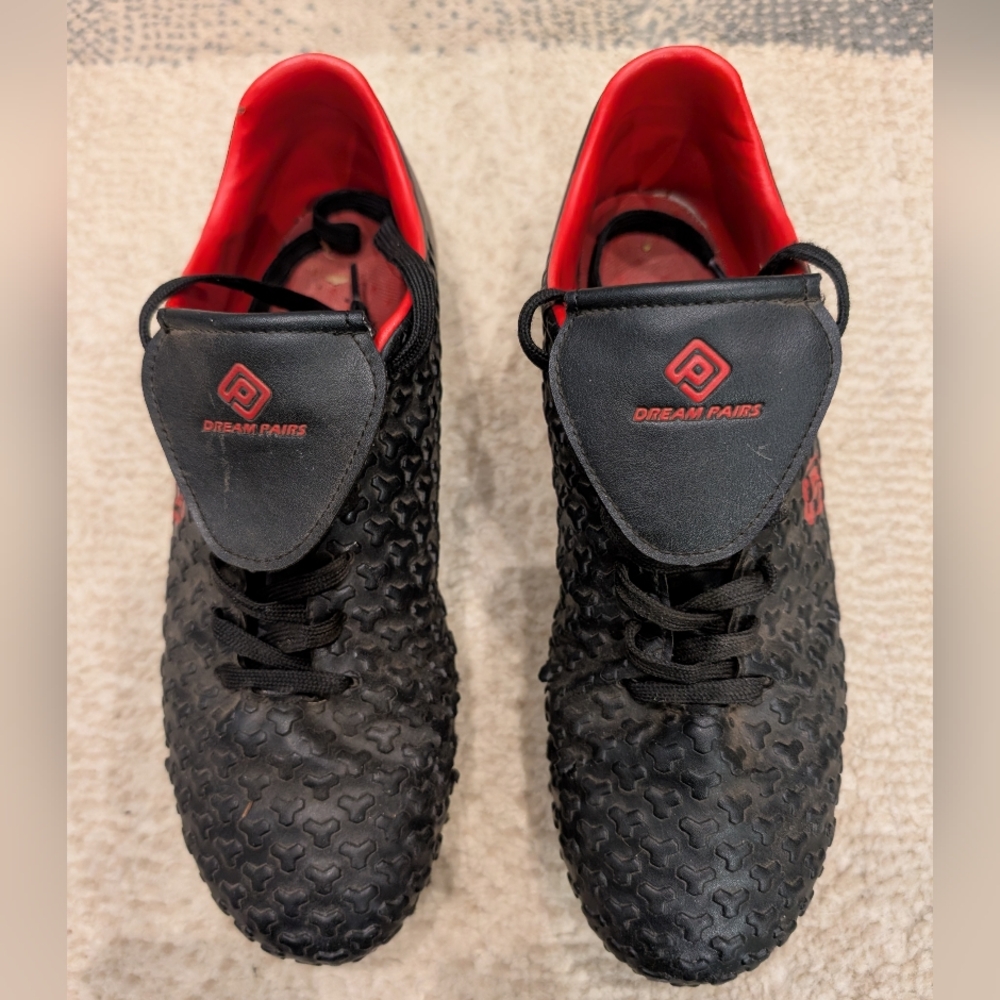 Dream Pairs Black and Red Soccer Cleats